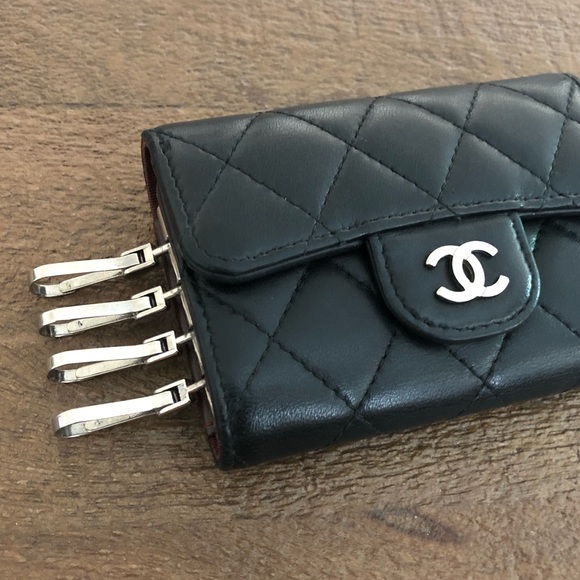 ❌SOLD❌ Chanel Black Lambskin 4 Ring Key holder - Picture 6 of 9